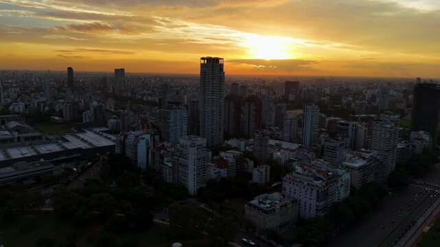 Tomas de Buenos Aires al atardecer, paisaje urbano, luces c&aacute;lidas, arquitectura de la ciudad, cielo de atardecer, ciudad en transici&oacute;n, turismo, 