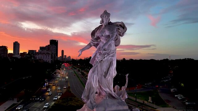 Monumento de los Espa&ntilde;oles o Monumento a La Carta Magna y las Cuatro Regiones Argentinas, Palermo, Buenos Aires, atardecer, monumento hist&oacute;rico. Avenida Libertador y Avenida Sarmiento. 