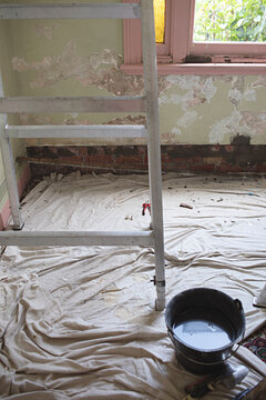 Renovating and painting preparation