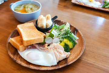栄養満点の洋風朝食プレート