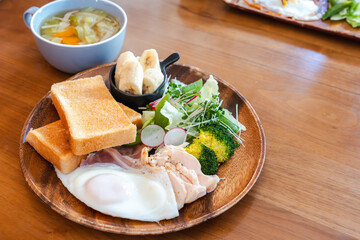 栄養満点の洋風朝食プレート
