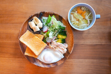 栄養満点の洋風朝食プレート