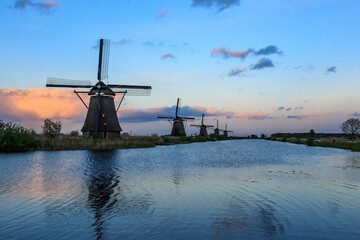 Europe, The Netherlands, South Holland, Alblasserwaard polder, Molenlanden, Kinderdijk. Largest concentration of old windmills in the Netherlands protected UNESCO World Heritage Site.