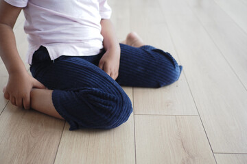 Cerebral palsy child sitting with w shape 