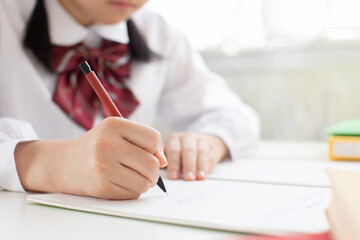 勉強する受験生