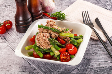 Canned tuna with asparagus salad