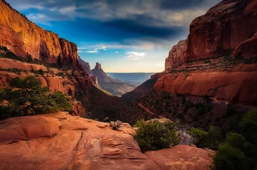 Fototapete Rund Eine Felsenlandschaft mit roten Felsen und einer Schlucht © biggi62