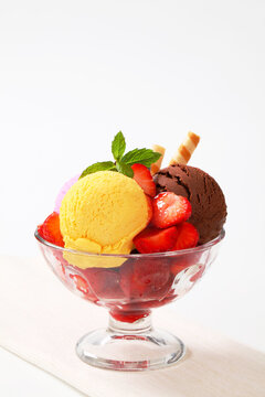 Ice cream sundae