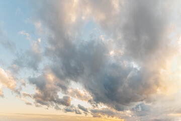 Naklejka premium abstract background of cloudy sunset sky golden hour