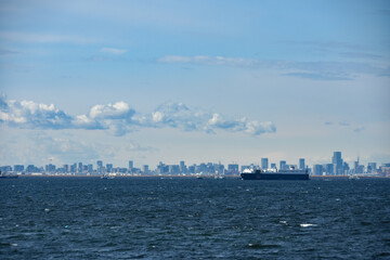 Naklejka premium 海ほたるから見た東京のビル群