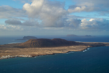Obraz premium Sunset from a panoramic viewpoint Mirador del Rio above the island of Graciosa in Lanzarote, Spain