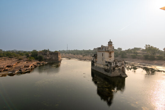 Maharani padmini jal mahal. refers to the Padmini Mahal, a palace within the Chittorgarh Fort in Rajasthan, India, known for its association with Queen Padmini.