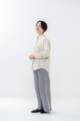 女性　ポートレート　全身