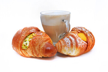 cappuccio e brioche alla crema e pistacchio