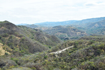 Naklejka premium Montañas y cerros vistos desde las ruinas de Mixco Viejo en Guatemala.