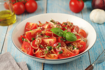 A bowl with Romanian tomato salad de Rosii	