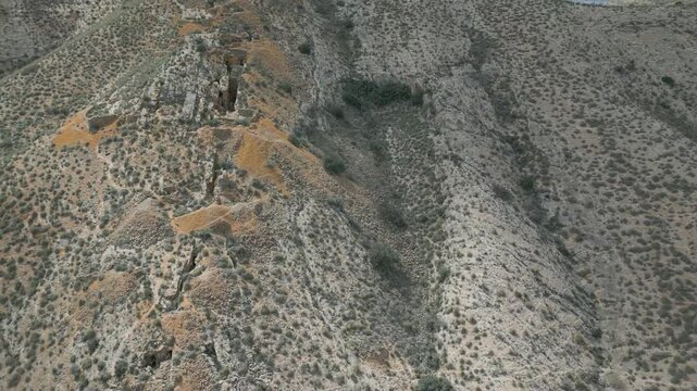 Vista a&eacute;rea de unas minas de ocre y su impacto en el ecosistema