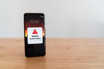 Mobile phone urgent notification with text in Spanish 