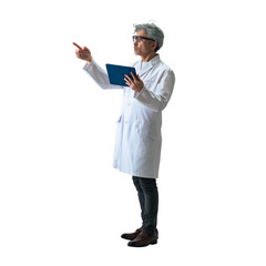 点検するシニア男性医師・科学者・研究者　手作業で精密に切り抜いた背景透過全身写真PNG