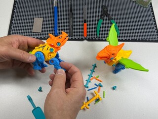 子供用プラモデルの組立