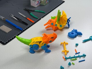 子供用プラモデルの組立