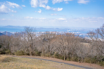 城山 山頂展望台から見る坂出市の町並み
