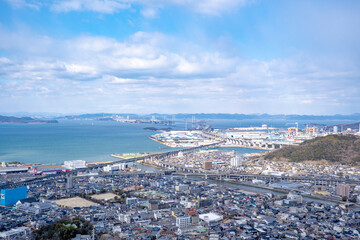 青ノ山山頂展望台から見る宇多津町と坂出市の街並み