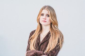 Frau, Gesicht, blond, jung, weißer Hintergrund