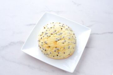 チョコレートがたくさん入ったチョコチップメロンパン
