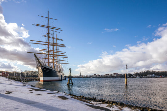 Four-masted barque Passat in L�beck Travem�nde during winter