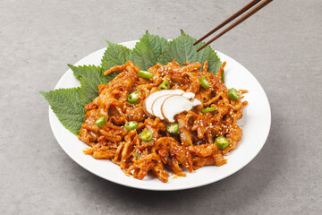  Chicken feet is a dish made by stir-frying trimmed chicken feet with red pepper powder, red pepper paste, and various seasonings.
       