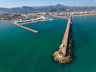 Fototapeta premium Faro del Grao en el puerto de Gandía, Valencia