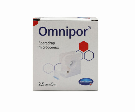 Boite de sparadrap microporeux de Omnipor de Hartmann