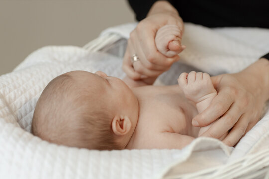 baby reflex check, infant check up on pediatrician's visit card
