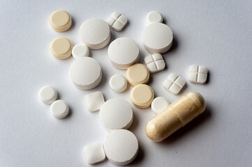 Medical tablets are scattered on the surface