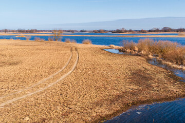 Wiosenne rozlewiska rzeki Narwi, Podlasie, Polska