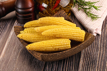 Canned baby mini corn cob