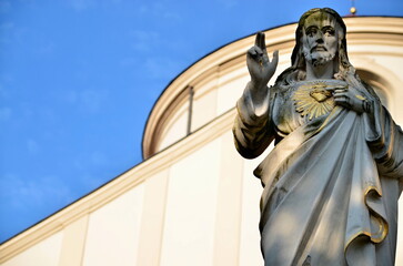 statue of jesus