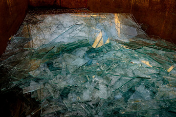 Glasbruch im Wertstoff Container