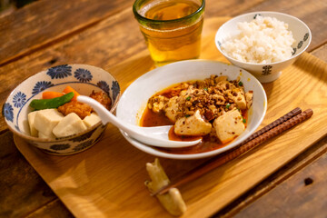 麻婆豆腐と高野豆腐の家庭料理