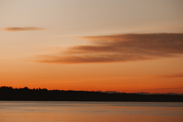 Fototapeta premium sunset over the lake