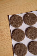 Set de almohadillas de fieltro para patas de mueble y protecci&oacute;n de suelos