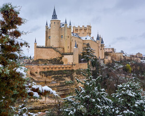 Alcazar de Segovia, Castilla y Leon, España y alrededores con nieve durante una tormenta...