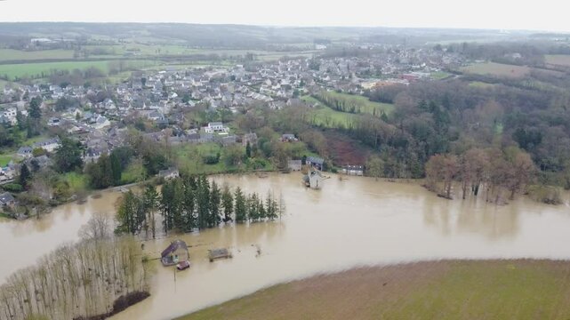 Inondations et crues historiques 2025 de la Vilaine au sud de Rennes, La Courbe &agrave; Bourg des Comptes