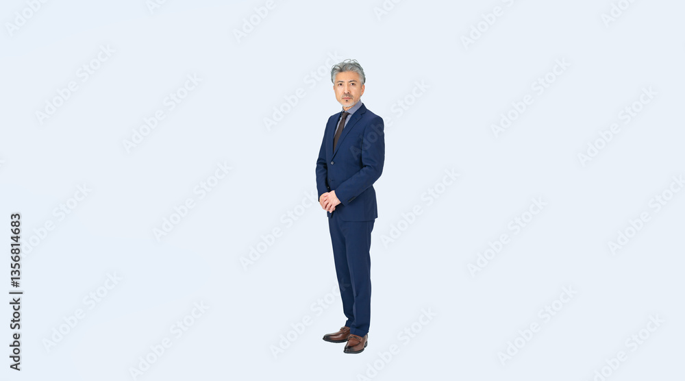 Aufkleber 斜めに立つミドルエイジ男性ビジネスパーソンの全身写真（切り抜き背景透過pngも販売しております。↓作成者リンクから「png」で検索してください）