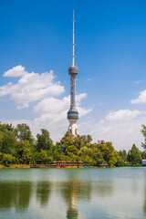 Obraz premium tall television TV tower in Tashkent in Uzbekistan on the background of a blue sky
