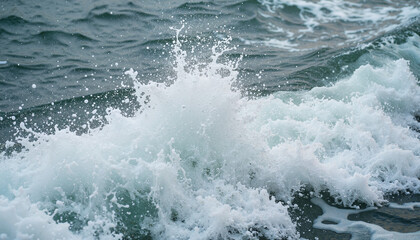 Naklejka premium Stormy ocean waves crashing with sea spray, powerful nature's fury, copy space