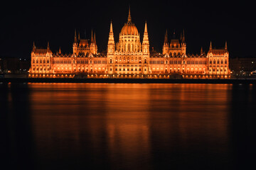 hungarian parliament at night