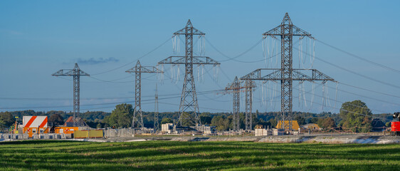 Bau einer Phasenschieberanlage um gezielt Stromflüsse im Stromnetz zu steuern zur Energiegewinnung