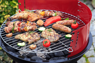 Fleisch und Gemüse auf dem Grill